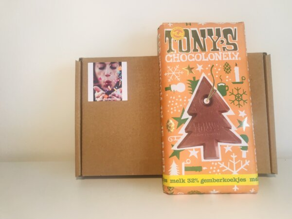 kerstpost-tony's-chocolonely-kerstreep-chocolade-kerst-kerstmis-pakketzenden.nl-brievenbuscadeau-brievenbusgeschenk-brievenbuspost