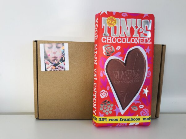 Tony-s-Chocolonely-Valentijnreep-Pakketzenden.nl-brievenbuscadeau-valentijn