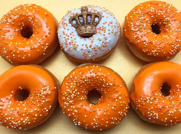 koningsdag-donuts-6-stuks-vers-koeriersdients-thuisbezorging-pakketzenden.nl-koningsdag-kroontje