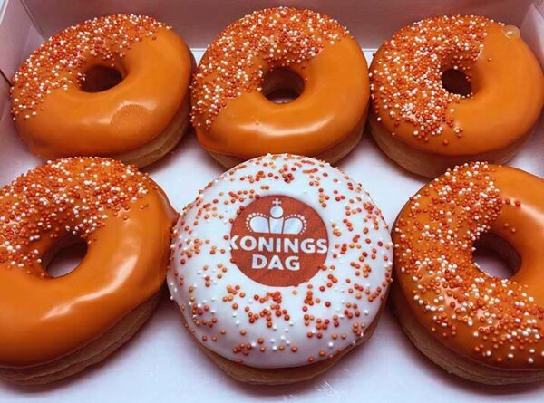 koningsdag-donuts-6-stuks-vers-koeriersdients-thuisbezorging-pakketzenden.nl-koningsdag-witte-donut