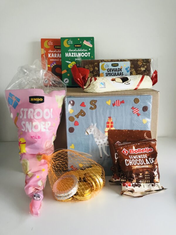 Sintpakket-L-Pakketzenden.nl-Sinterklaas-Familiecadeau-thuiswerken-Sint-snoepgoed